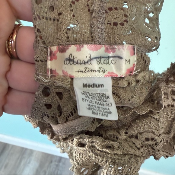 Altar'd State Bra Size M Slate Color Lace Lightly Lined Wireless Pullover - Picture 4 of 7
